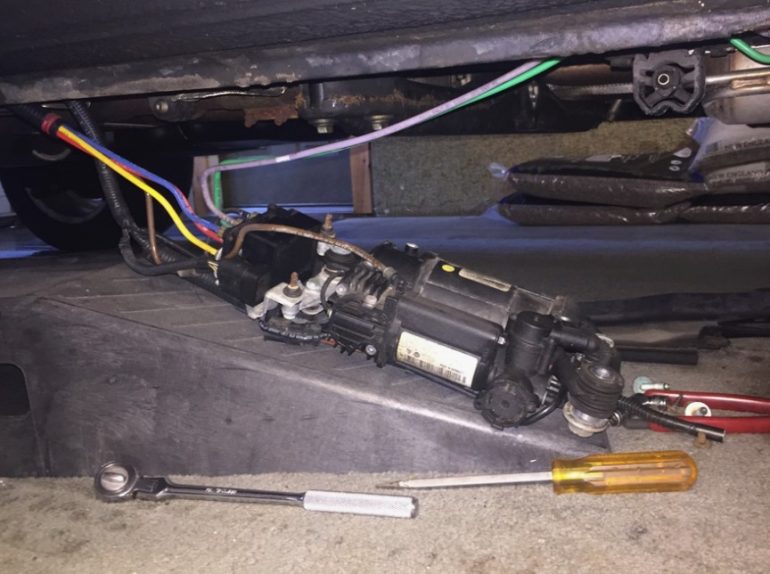 When to replace Volkswagen air suspension compressor connecting rods: key signs
